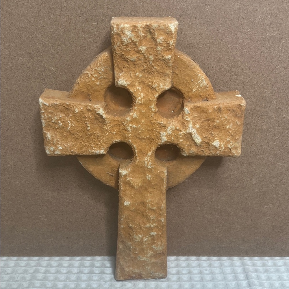 Celtic Wall Hanging Hayes Parker ‘99 Cross Stone Look Indoors or Out